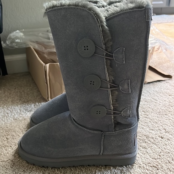 Grey Bailey button triplet UGG BOOTS - Picture 7 of 9